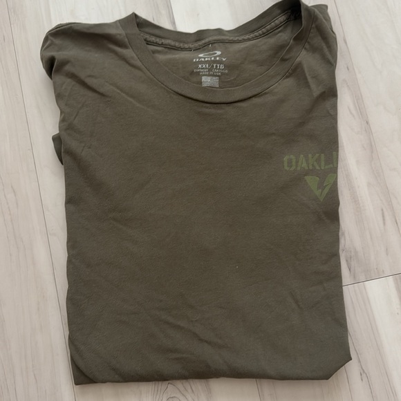 Oakley - Picture 5 of 5